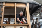 Mobilna brenta radi na restauraciji vagona za poznati “Voz Jagoda”